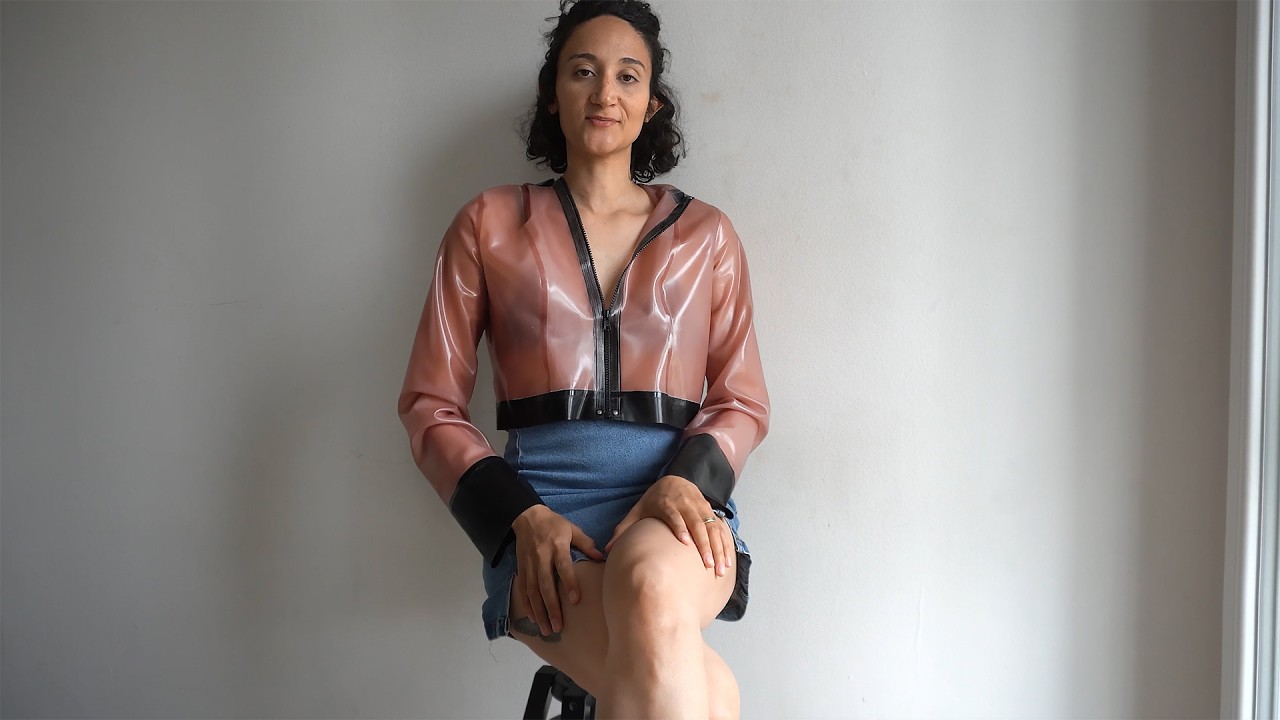 [4k] Ariannys in Elin Harness transparent latex shortcut jacket with a hood Try-On