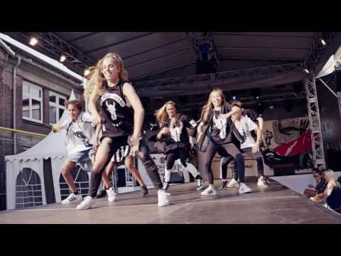 Loona presents Rebelfox - The only way is Up (Live on stage)