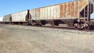 preview picture of video 'UP 3841 empty hopper train south #1 (4 in 1) [HQ]'