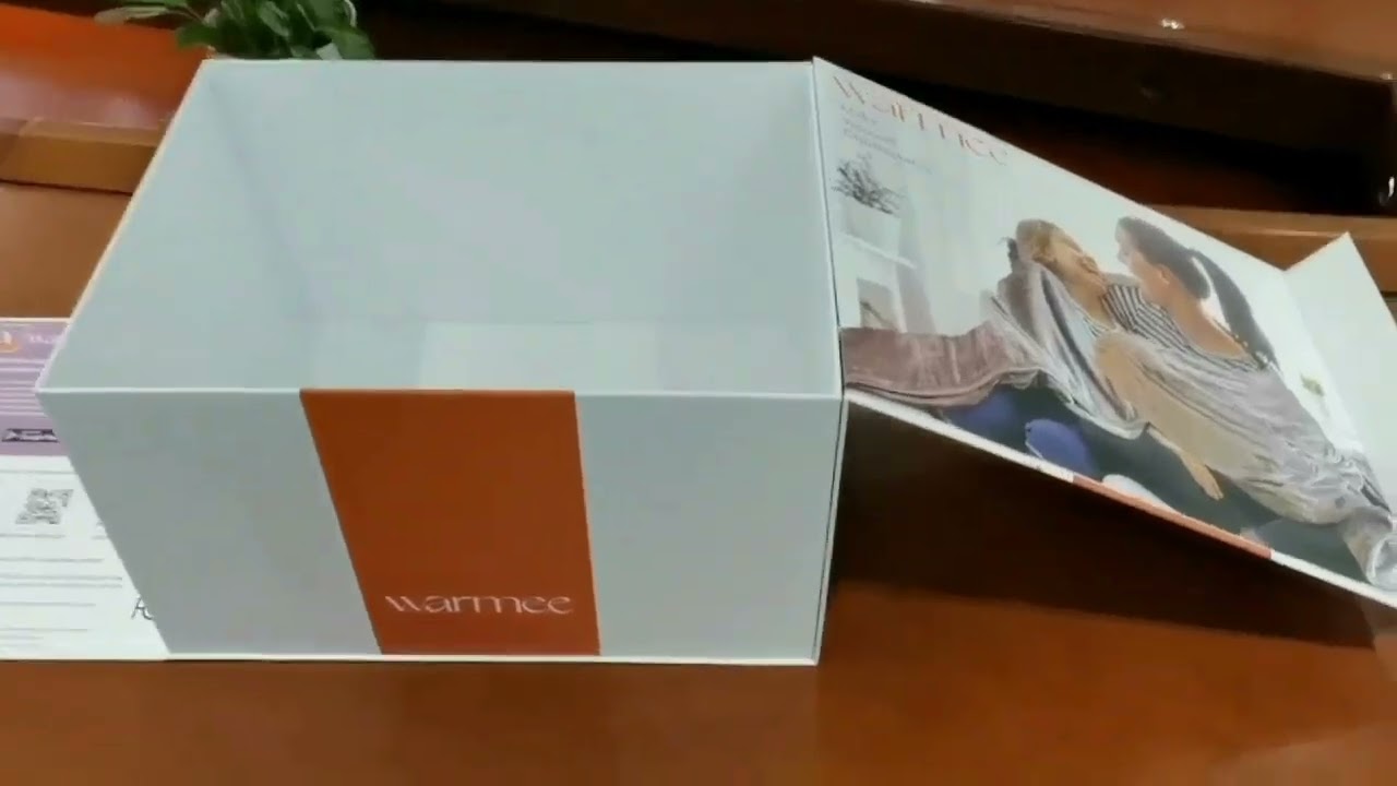 Video for Clamshell box solid rigid box with magnets magnetic box