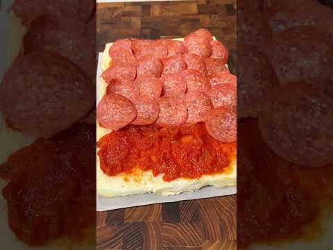 Pepperoni pizza sliders!👇 #easyrecipe #partyfood #slidersunday #partyfood
