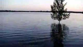 preview picture of video 'Iowa Floods 2008 - Sunset in Saylorville'