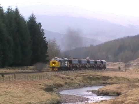 37425 thrashes through Dalmally/Glen Lochy on Taynuilt-Mossend engineers