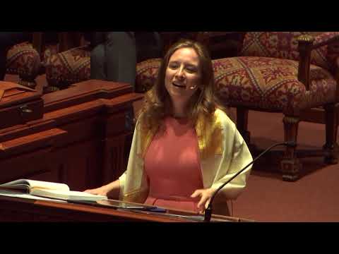 Cantor Julia Cadrain sings "Mizmor Shir" by Deborah Sacks Mintz- Friday November 30, 2018