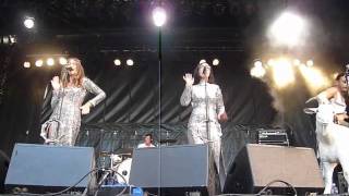 Big Bang (au Pays Des Candides)- Brigitte live @ festival des vendanges