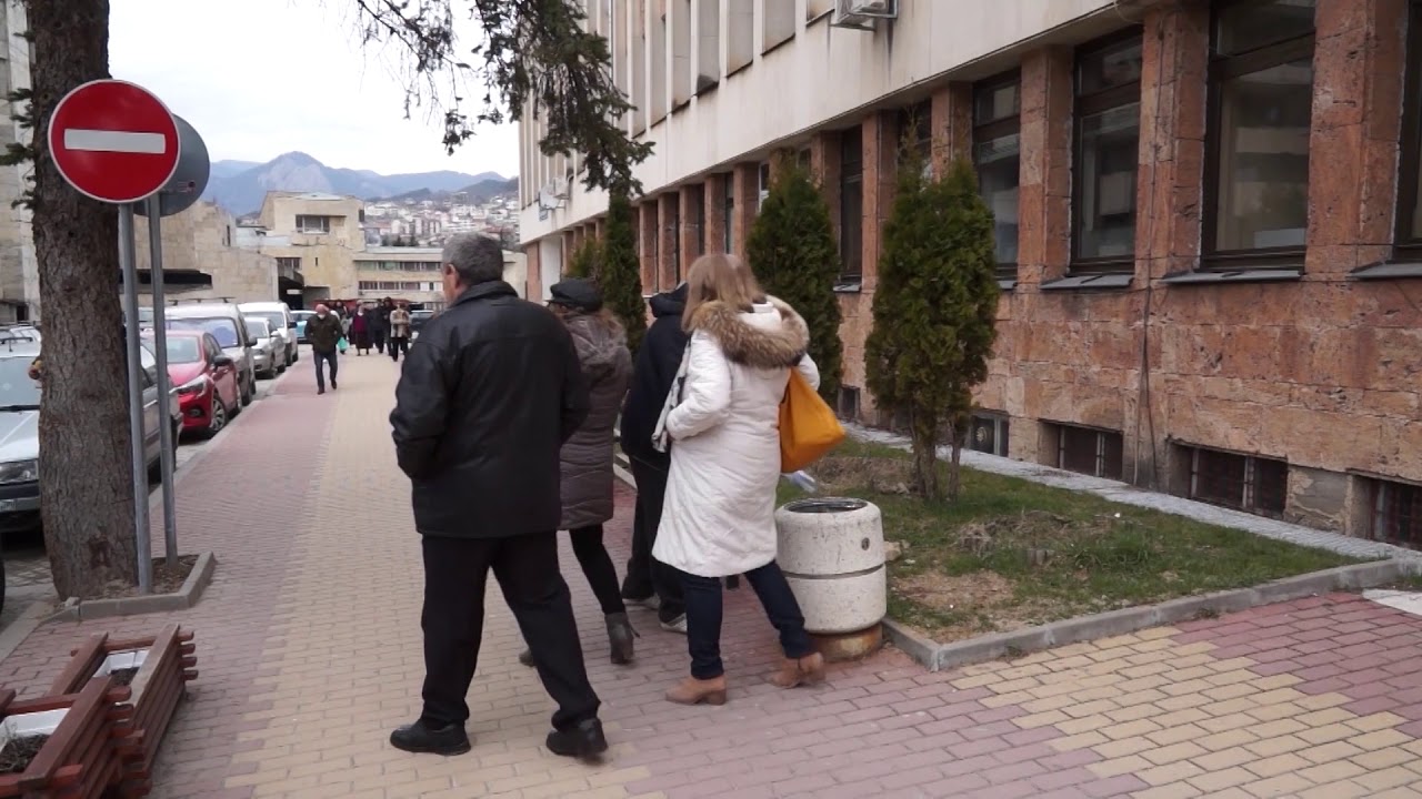336 души са под карантина като контактни на заразени, три бързи производства за нарушаването й