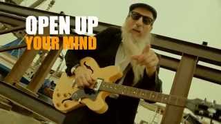 הרב טוביה בולטון – אלוקות (הקליפ הרשמי) - התמונה מוצגת ישירות מתוך אתר האינטרנט יוטיוב. זכויות היוצרים בתמונה שייכות ליוצרה. קישור קרדיט למקור התוכן נמצא בתוך דף הסרטון