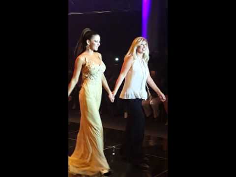 Cierre del desfile de Claudia Arce x Karina Jelinek 2016