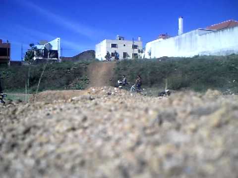 Mateus e Iury pulando