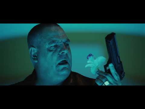 COLOMBIANA - Extrait: Piscine