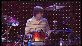2005-04-15 - Maroon 5 - Must Get Out (Live @ TOTP)
