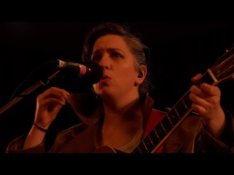 En Toneles - Lucy Patané