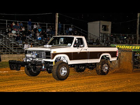 Outlaw 4x4 Trucks Night 1 of the Southern Showdown