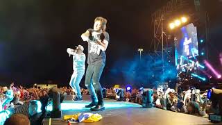 Manuel Carrasco y Nach Scratch Amor Planetario En Vivo