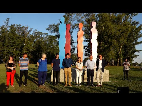 Charras: se inauguró escultura en homenaje a los inmigrantes - LRTV