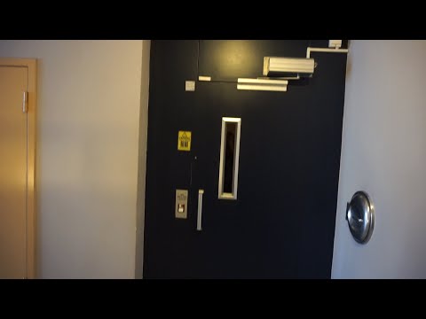 1986 DEVE holeless hydraulic elevator without inner doors @ Danskes Gränd 4, Norrtälje, Sweden