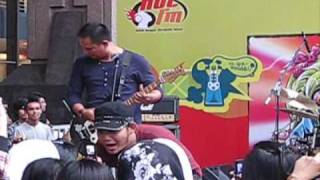 Sofaz - Bukan Di Sini