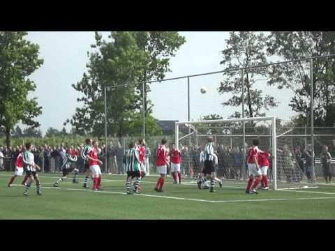 Arjan Hakkert (Tricht 1) vliegt voorbij. (1 juni 2013)