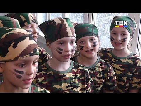 Пограничники, моряки и спецназ: младшие классы Искитима участвовали в смотре строя и песни