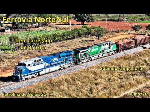 POTÊNCIA MÁXIMA NA SUBIDA-TREM DE BAUXITA ACELERANDO FORTE RAMPA PETROLINA GO - FERROVIA NORTE SUL