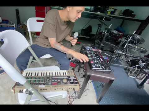 ဒုက္ခရောက်ပြီ by KyarPauk (Boss Loop Station version)