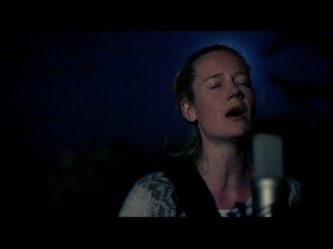 Katja Aujesky- Blauer Mond (Solo Live @ Berliner Gartensession)