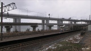 preview picture of video 'JR北陸本線・親不知駅を普通電車が出発(鉄道風景) JR West,Hokuriku Line.EMU train'