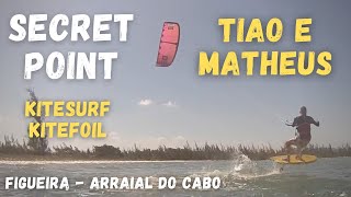 Matheus e Tiao de Kitesurf e Kitefoil no Secret Point em Figueira