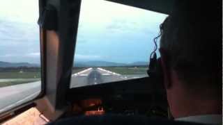 preview picture of video 'Atterrissage A318 à Toulon-Hyères vue cockpit \ Landing at Toulon airport A318 cockpit view'