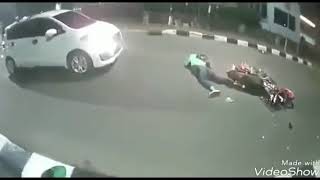 Download lagu Kompilasi kecelakaan motor paling mengerikan mp3