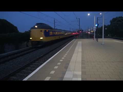 Uniek! Icm 4226 + 4221 door Utrecht zuilen richting Schiphol. (Normaal alleen maar Virms)