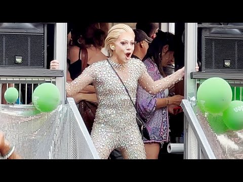 Demonstração completa do Orgulho de Zurique 2023 na Bahnhofstrasse / Maior evento LGBTIQ da Suíça (4K)