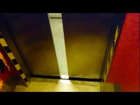 Original 1976 Reber Schindler R-series traction elevator @ Baglergaten 1, Tønsberg, Norway