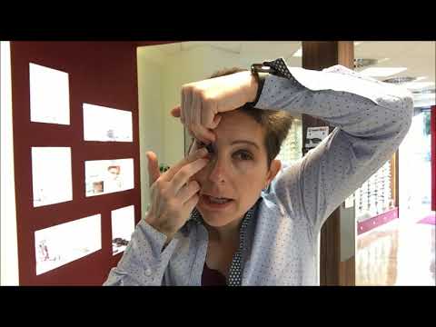 Halloween-Kontaktlinsen rausnehmen