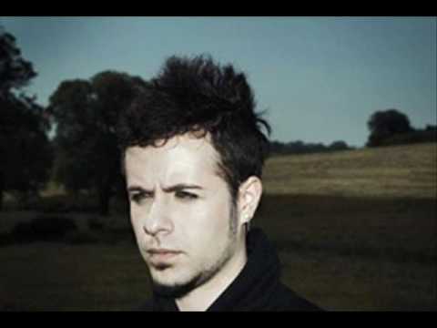 Emre Aydın-Kağıt Evler.wmv