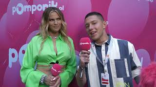 Karolina Gilon odbiera nagrodę specjalną pomponik.pl!