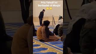 Download lagu SEORANG YAHUDI IBADAH DALAM MASJID,#shorts mp3