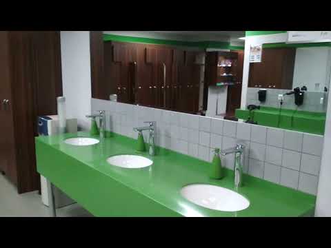 Женская раздевалка, душ, сауна в фитнес клубе x fit авиамоторная