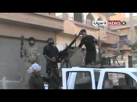 فرحة عناصر كتيبة ثوار الشعيطات بعد السيطرة على مبنى المخابرات الجوية في محافظة دير الزور