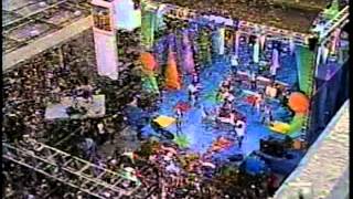 grupo mania  bajo la lluvia