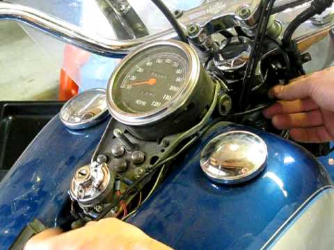 Kuryakyn LED Battery Gauge - Installation / How to (4 of 10)