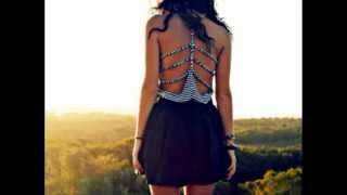 Carly Rae Jepsen - Sunshine On My Shoulders.flv