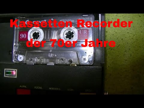 Kofferradio und Kassetten Recorder mit DIN Kabel verbunden - eflose #939