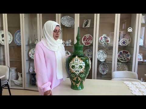 Çini sanatını gelenekten aldığı ilhamla geleceğe taşıyor