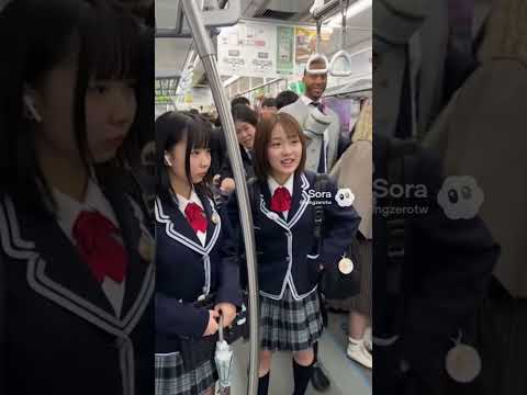 2050年の日本、外国人がいっぱい4。JK High School Girls on Tokyo Trains ＪK　女子高生　電車，面白い　仕事帰り，通勤，朝活，満員出勤　残業　東京