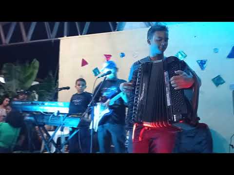 Sanfoneiro Pinheirense faz sucesso em bailes