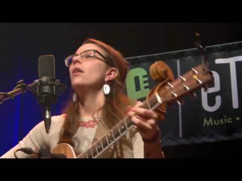 Lindsay Lou & The Flatbellys - Magic Man (eTown webisode #1006)