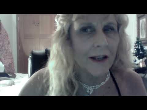 Merry Christmas! Irish jig Lilting Banshee played on the Hardingfele Fiddle!