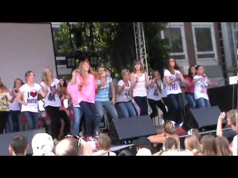 "Just Dance!" Tanzteam (Teens & Erwachsene) der Sportschule TAO beim Stadtfest Aurich (18.08.2012)