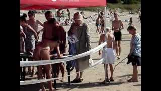 preview picture of video 'Plaża Narva-Jõesuu: dziewczyny w string-bikini'